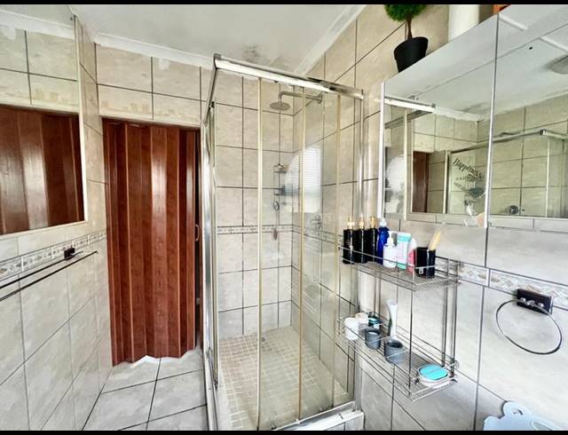 3 BEDROOM PROPERTY TO RENT IN BISLEY